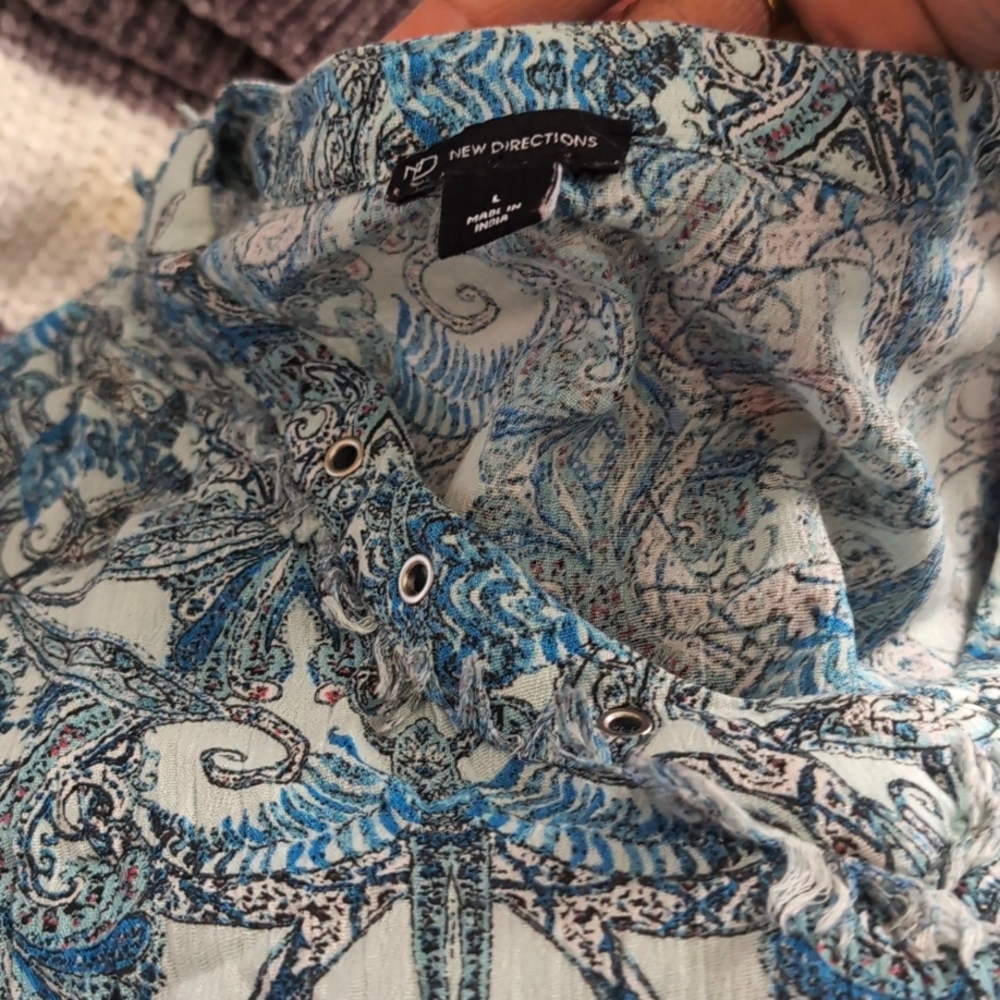 New Directions, blue v neck top
